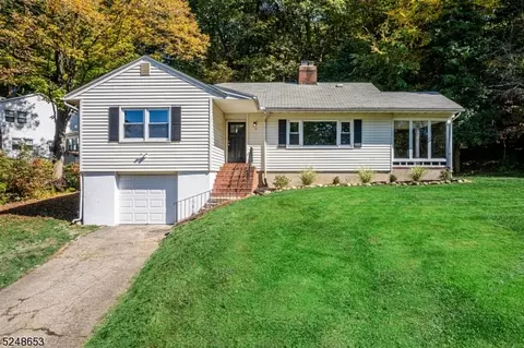 15 Elizabeth Ave, Stanhope, NJ 07874
