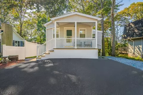 600 Brooklyn Mountain Rd, Hopatcong, NJ 07843