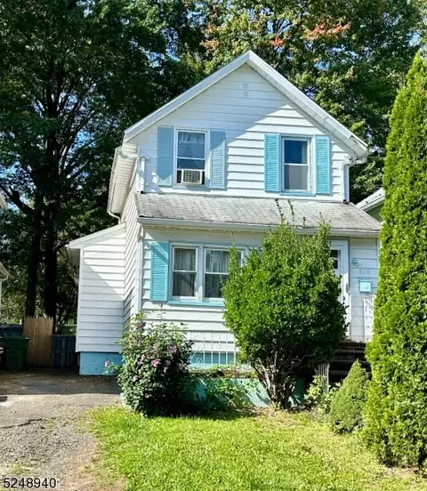 810 Spruce St, Roselle, NJ 07203
