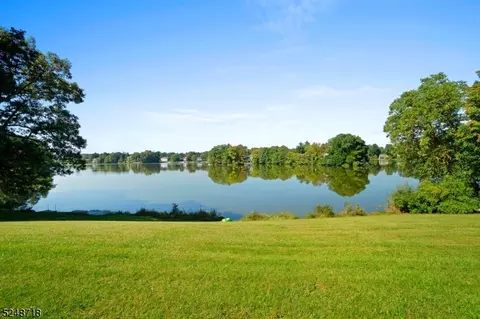 352 Lake Shr S #D, Montague, NJ 07827