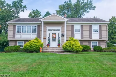 9 Maple Ave, East Hanover, NJ 07936