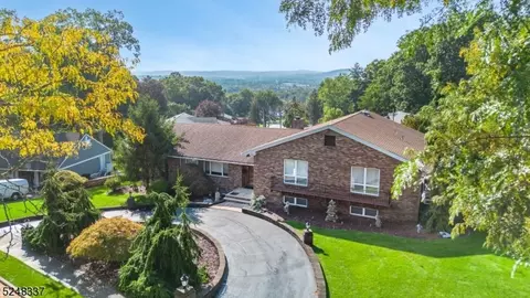 15 Rigby Ct, Wayne, NJ 07470