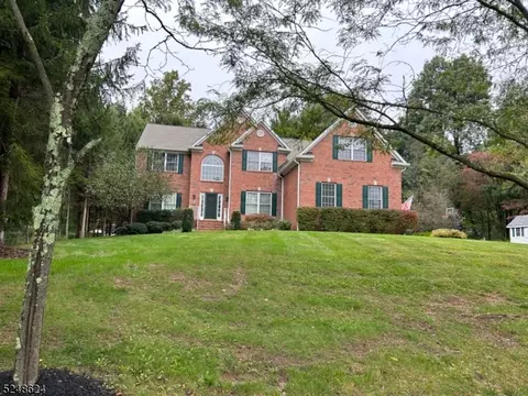 11 Hartley Ct, Milford, NJ 08848