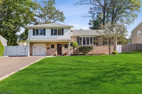 76 Shady Ln, Fanwood, NJ 07023