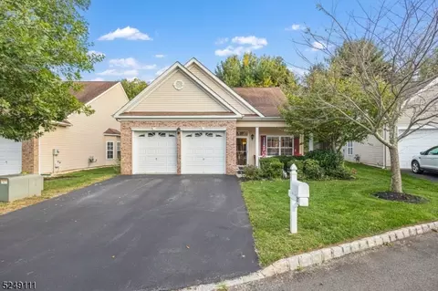 27 George W Helme Dr, Helmetta, NJ 08828