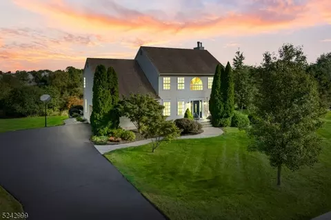 6 Hughey Ln, Hillsborough, NJ 08844