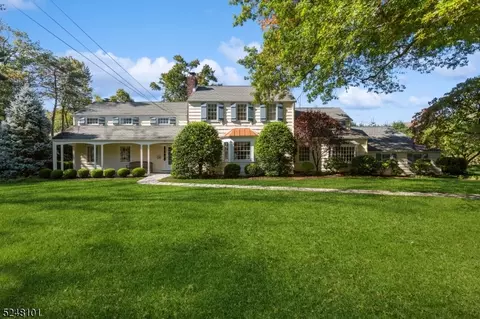 32 Oak Hills Rd, Edison, NJ 08820
