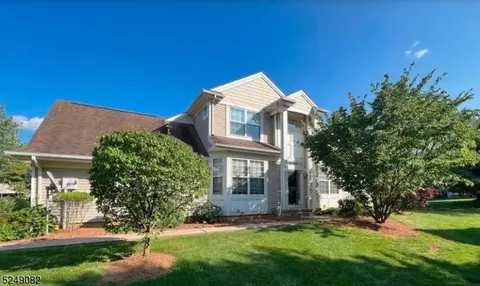 309 Clover Ct, Stewartsville, NJ 08886