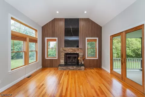 5 Shores Rd, Mendham Twp, NJ 07869