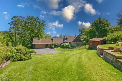 16 Saint Johns Dr, Far Hills, NJ 07931