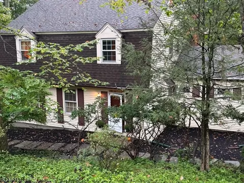 19 Walsh Way, Morris Plains, NJ 07950