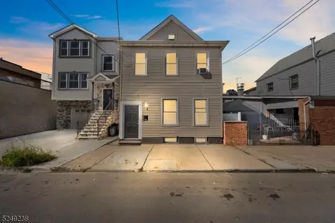 258 2nd St, Elizabeth City, NJ 07206