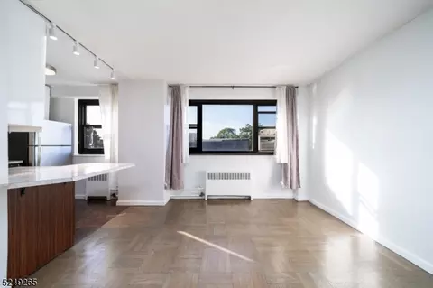 6515 Blvd, West New York Town, NJ 07093