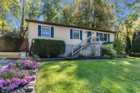36 Scenic Dr, Hamburg, NJ 07419