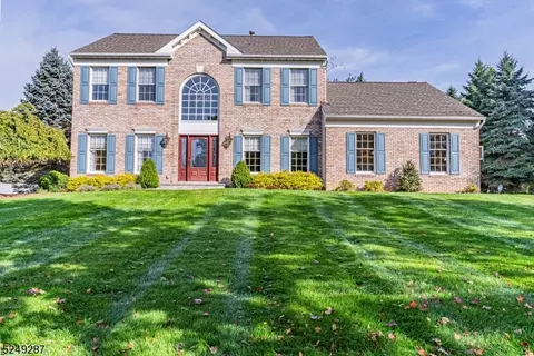 9 Triumph Ct, Mount Olive, NJ 07836