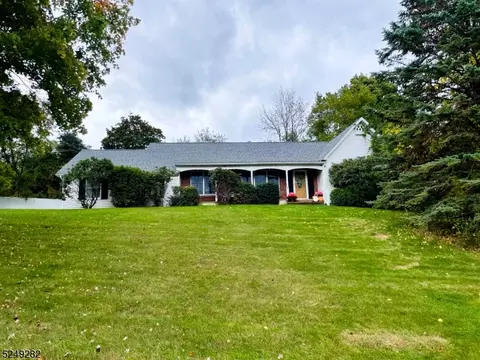 1 Stacey Dr, Clinton Twp, NJ 08801