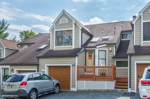 303 Betty Ln, Mine Hill, NJ 07803