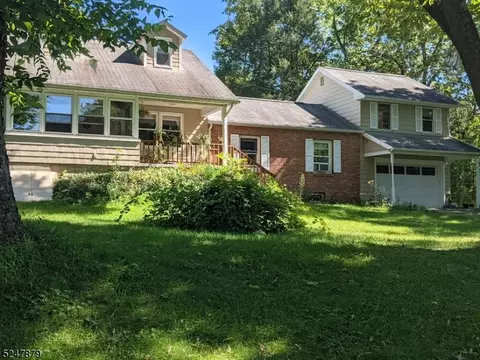 360 Race St, Belvidere, NJ 07823