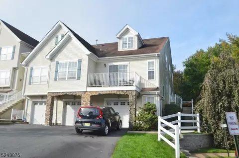 904 Wendover Ct, Randolph, NJ 07869