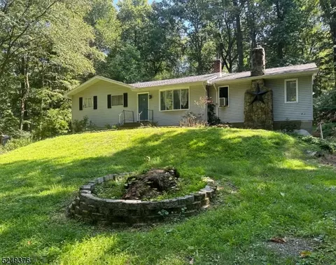 403 Tunnel Rd, Bethlehem Twp, NJ 08802