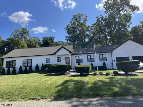 38 Ripplewood Dr, Lake Hopatcong, NJ 07849