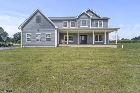 182 Turkey Hill Rd, Asbury, NJ 08802