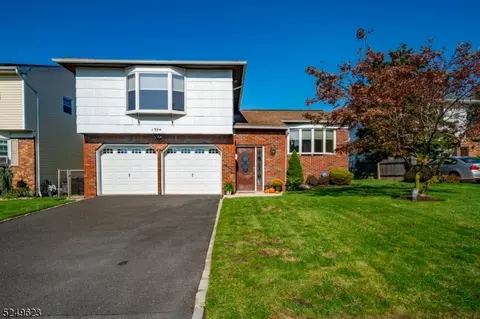 1594 Ridgway St, Union, NJ 07083