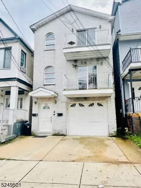 167 Wegman Pkwy, Jersey City, NJ 07305
