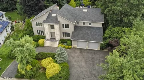 81 Hubbardton Rd, Wayne, NJ 07470