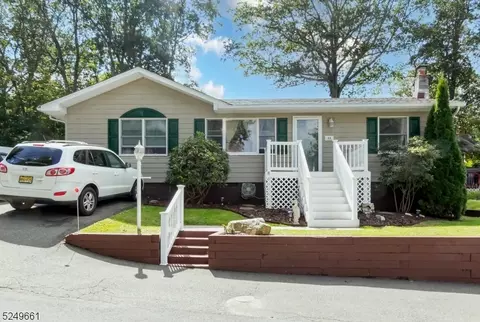 48 Broadway, Hopatcong, NJ 07843