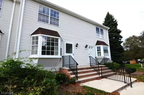 707 Wedgewood Cir, Flemington, NJ 08822
