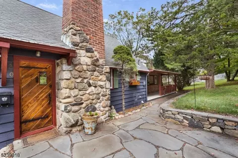 20 Woodlawn Rd, Sparta, NJ 07871