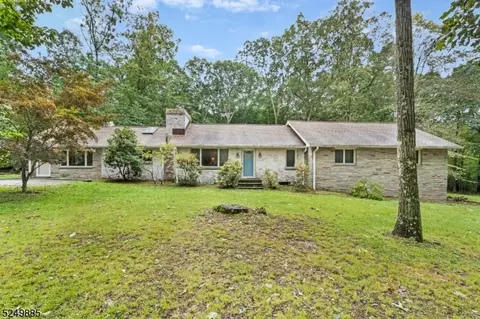 14 Skytop Rd, Lebanon Twp, NJ 07853