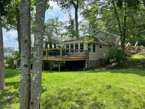 4 Hilltop Rd, Byram Township, NJ 07821