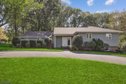 18 Richard Dr, Millburn Twp, NJ 07078
