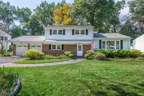 24 Maplewood Dr, Parsippany-troy Hills Twp, NJ 07054