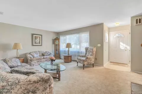 28 Washington Ave, Middlesex, NJ 08846 photo 3