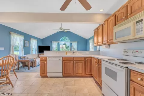 28 Washington Ave, Middlesex, NJ 08846 photo 8