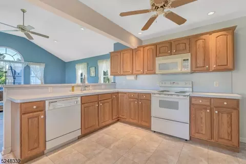 28 Washington Ave, Middlesex, NJ 08846 photo 9