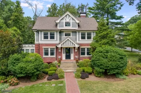 1 Kermit Rd, Maplewood, NJ 07040