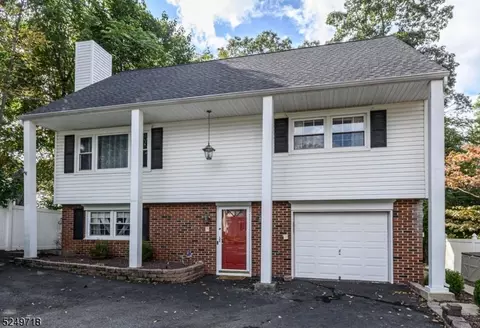 29 Bayview Ave, Hopatcong, NJ 07843