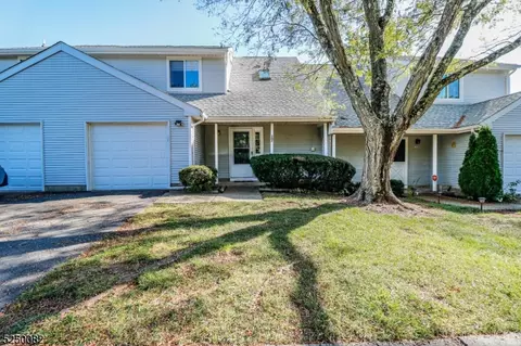 207 Chatsworth Dr, East Franklin, NJ 08873