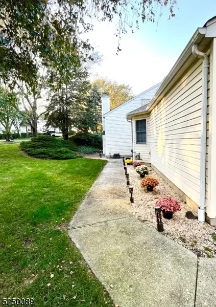 9 Mountain View Ct, Hamburg, NJ 07419