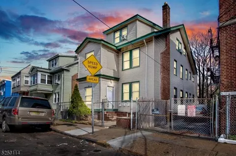 9 Tillinghast St #3, Newark, NJ 07108