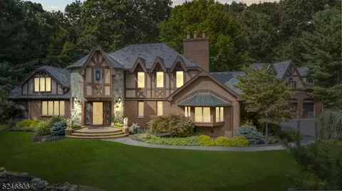 19 Cheyenne Dr, Montville, NJ 07045