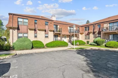 911 Yorkshire Dr, Flemington, NJ 08822