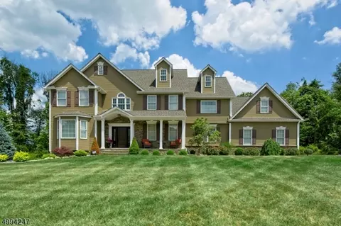7 Everett Rd, Pittstown, NJ 08867