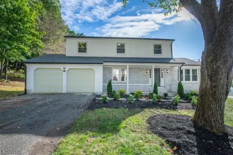 1 Elaine Ct, Randolph, NJ 07869