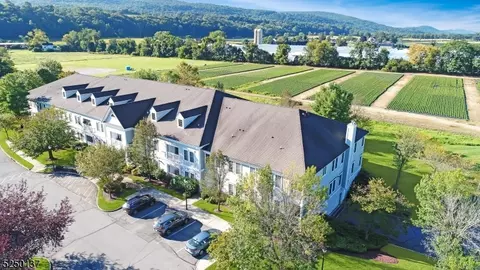 5018 Brookfield Glen Dr #18, Belvidere, NJ 07823