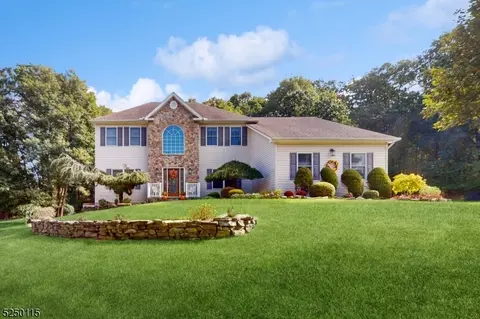 29 Elizabeth Ave, Washington, NJ 07882